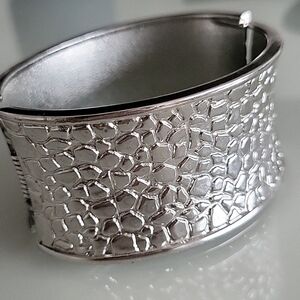 Silver Pebbled Hinged Bangle Bracelet